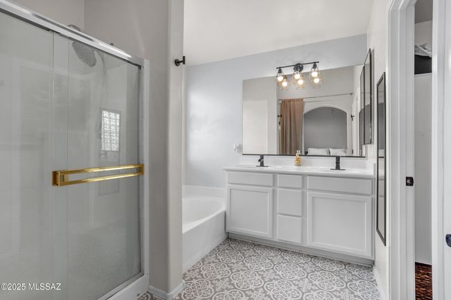 Primary Bathroom | Image 17