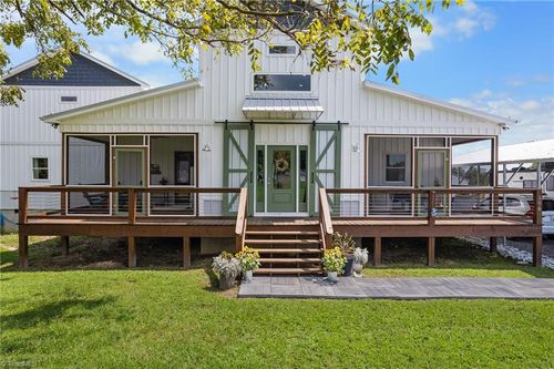 106 Grants Home Trl, Ararat, NC, 27007-8088 | Card Image