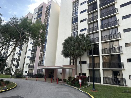 apt-111-16909 N Bay Rd, Sunny Isles Beach, FL, 33160-4221 | Card Image