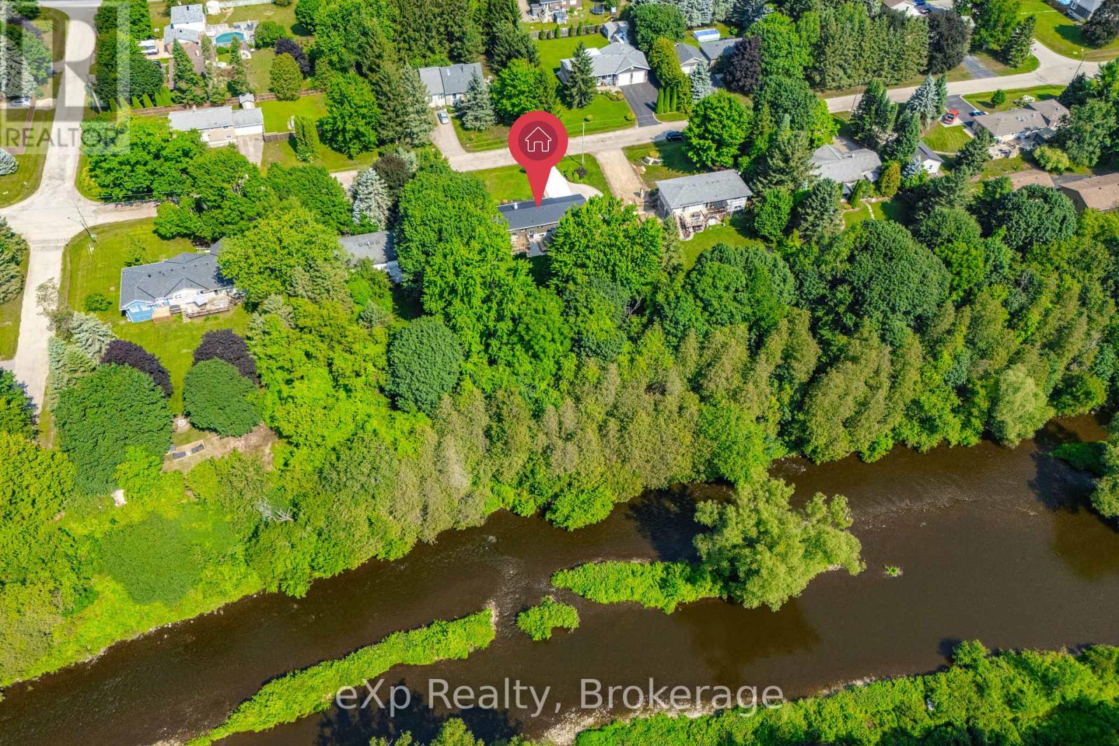 Residential in Centre Wellington (Fergus) 3