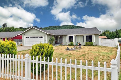 328 Outback Ln, Glendale, OR, 97442-9694 | Card Image