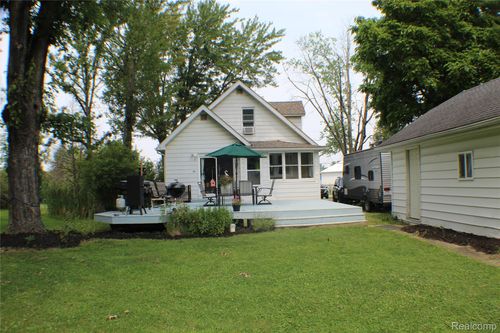 2334 Russell St, Grand Blanc, MI, 48439-4220 | Card Image