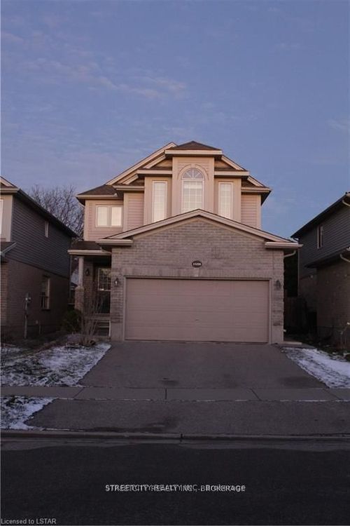 {{alt}} | Card Image