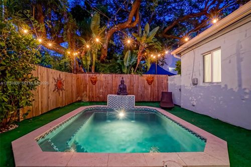 7 Ne 50th St, Miami, FL, 33137-2712 | Card Image
