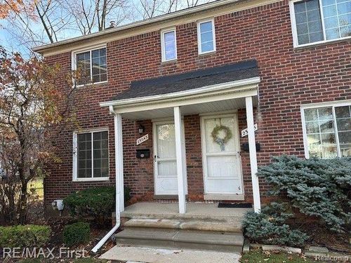 23043 Gary Lane Lane, St. Clair Shores, MI, 48080 | Card Image