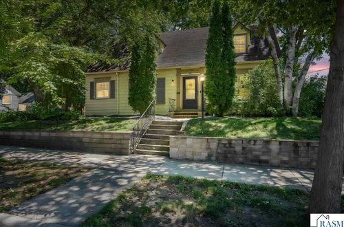 115 Bradley St, Mankato, MN, 56001-3903 | Card Image