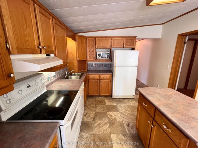 49 Cherokee Lane, Home with 2 bedrooms, 1 bathrooms and 2 parking in Goderich ON | Image 12