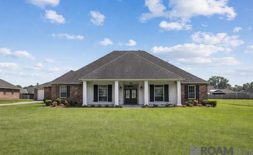 42439 Clouatre Rd, Gonzales, LA, 70737-8439 | Card Image