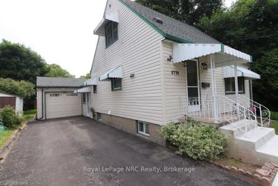 6776 Betty Ave, House other with 3 bedrooms, 2 bathrooms and 4 parking in Niagara Falls ON | Image 2