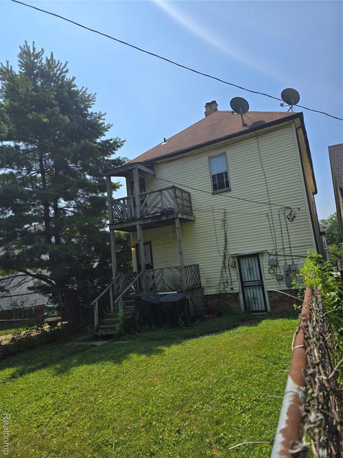4840 Saint Clair St, Detroit, MI, 48214-4422 | Card Image