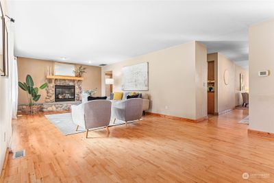 Nice open & inviting living room/front entry area | Image 2