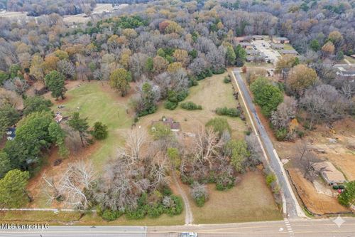 1038 W Oak Grove Rd, Hernando, MS, 38632-7831 | Card Image