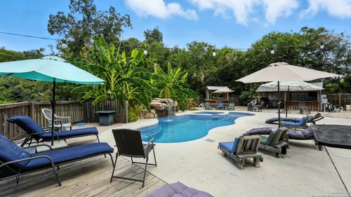 695 Albert St, New Braunfels, TX, 78130-3401 | Card Image