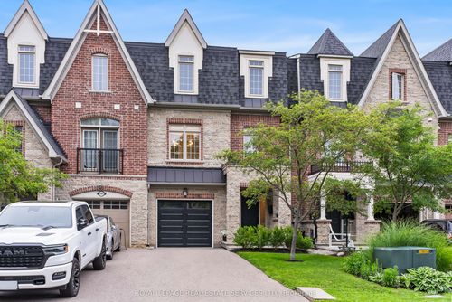 2083 Grange Dr, Mississauga, ON, L5B1P4 | Card Image