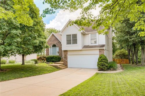 2015 Nw 81st Pl, Kansas City, MO, 64151-3743 | Card Image