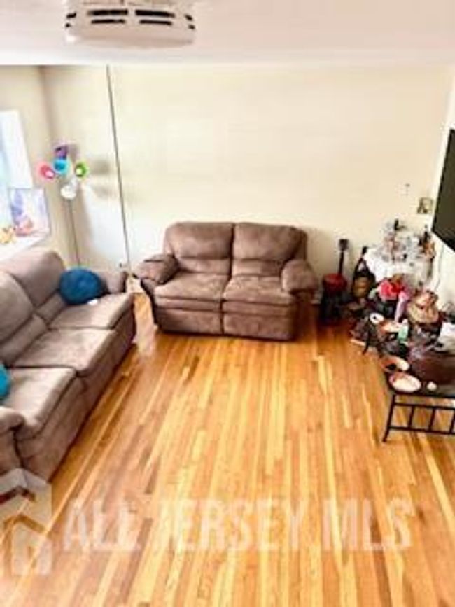 318 High St, Townhouse with 3 bedrooms, 2 bathrooms and null parking in Perth Amboy NJ | Image 43