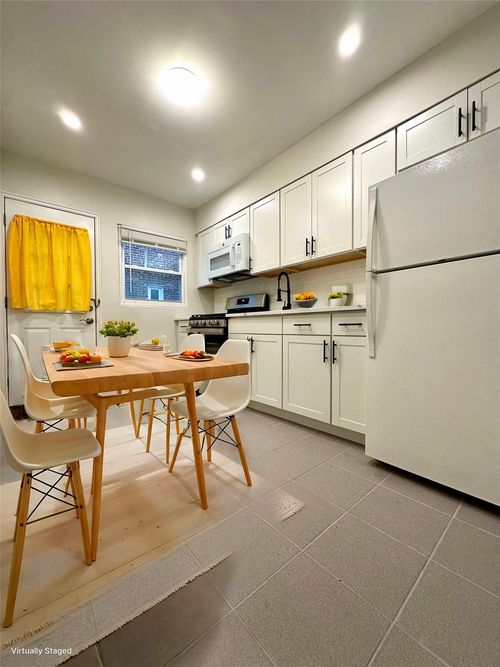 75 197th St, Fresh Meadows, NY, 11366 | Card Image