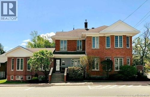 102 St George St, Bathurst, NB, E2A1B5 | Card Image