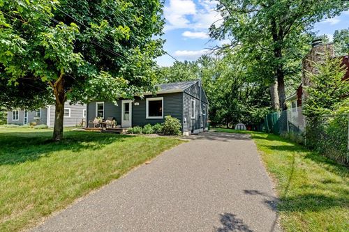 280 Warner Ave N, Mahtomedi, MN, 55115-2012 | Card Image