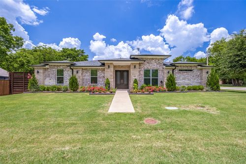 104 N 4th Street, Trenton, TX, 75490 | Card Image