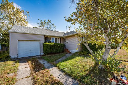 710 S 4th St, Lindenhurst, NY, 11757-5615 | Card Image