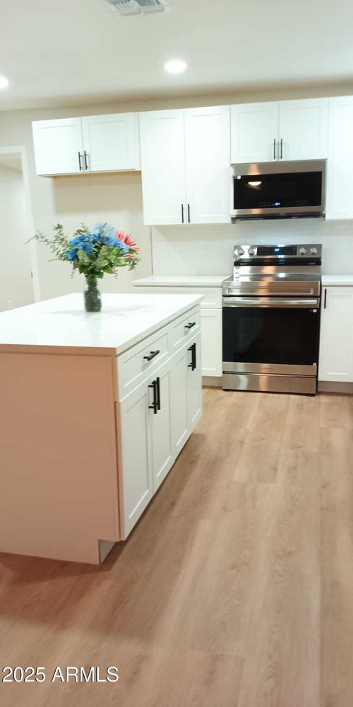 8539 N 30th Dr, Phoenix, AZ, 85051-3903 | Card Image