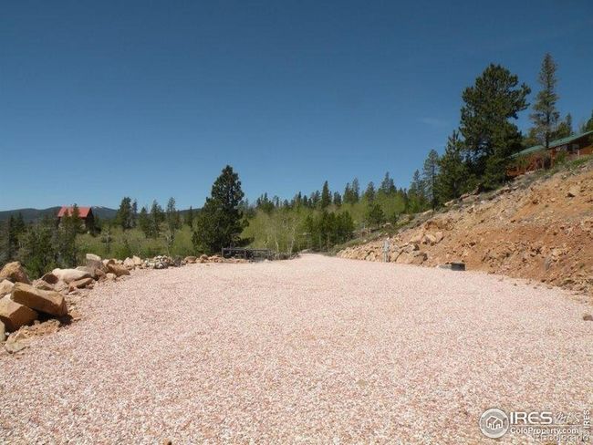 Plenty of room to navigate larger RVs and plenty of guest parking | Image 9