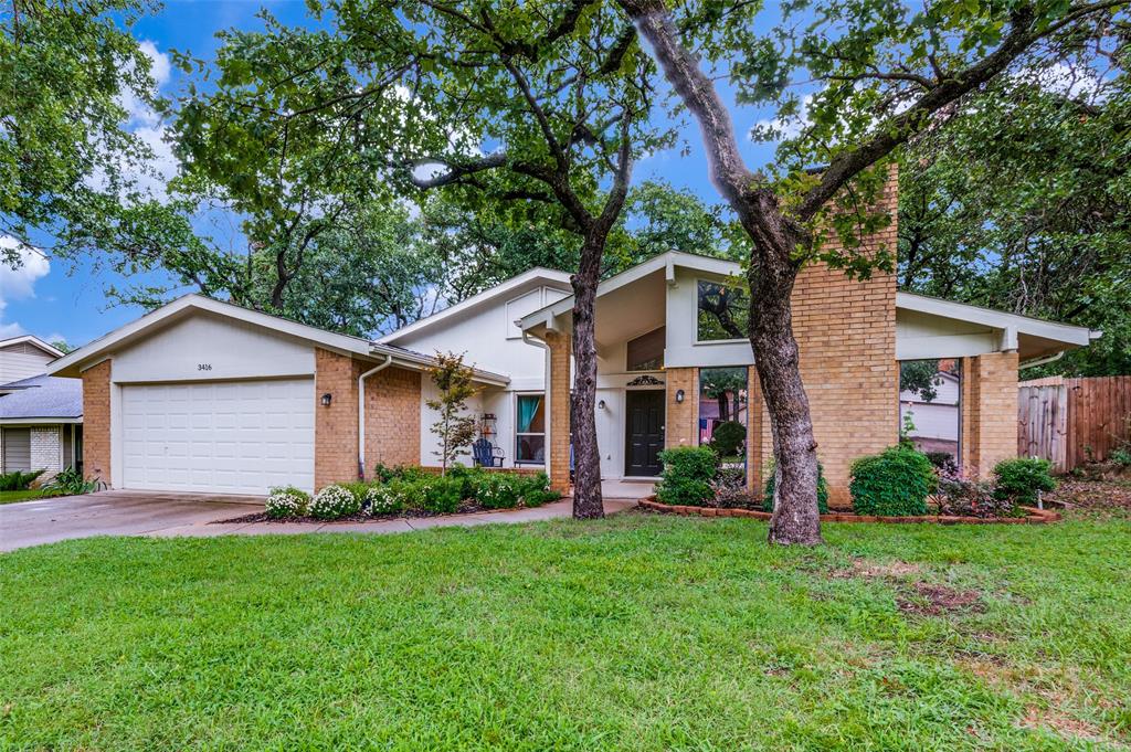 Pecan Cir, Bedford, TX 76021