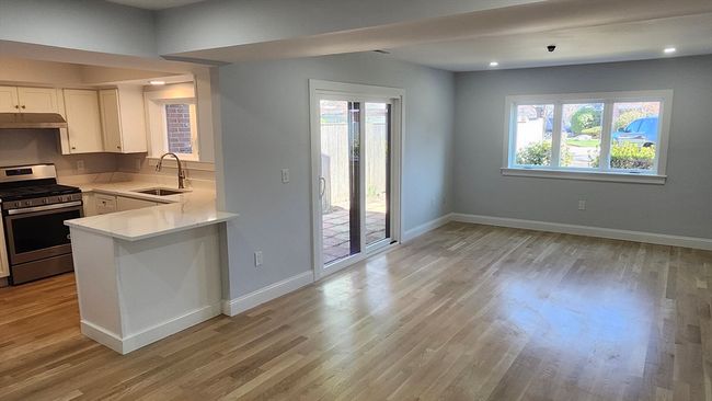 228 - 228 Greenbrook Dr, Condo with 2 bedrooms, 2 bathrooms and 1 parking in Stoughton MA | Image 5