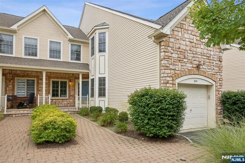 305 Binghampton Ln, Livingston, NJ, 07039-8261 | Card Image