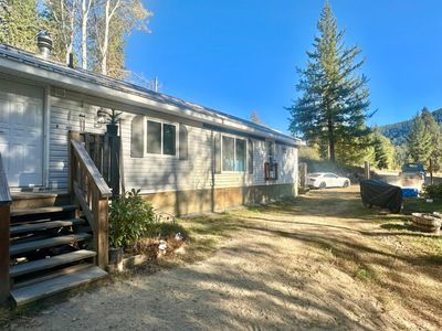 3761 Krestova Cemetery Rd, House other with 2 bedrooms, 2 bathrooms and null parking in Krestova BC | Image 3