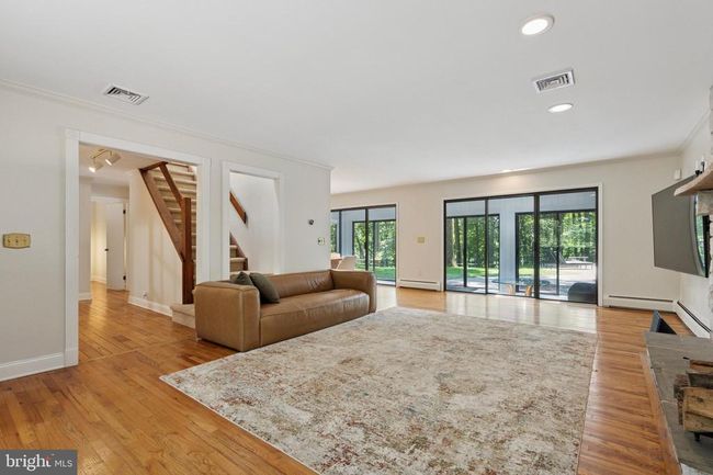 5653 Private Rd, House other with 3 bedrooms, 3 bathrooms and null parking in DOYLESTOWN PA | Image 4