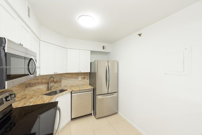 1508 - 5225 Collins Ave, Condo with 2 bedrooms, 2 bathrooms and null parking in Miami Beach FL | Image 9