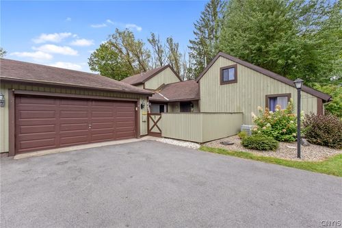 647 Idlewood Ct, Baldwinsville, NY, 13027-3039 | Card Image