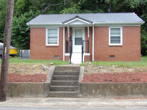 202 E Richland Ave, Waverly, TN, 37185-1233 | Card Image