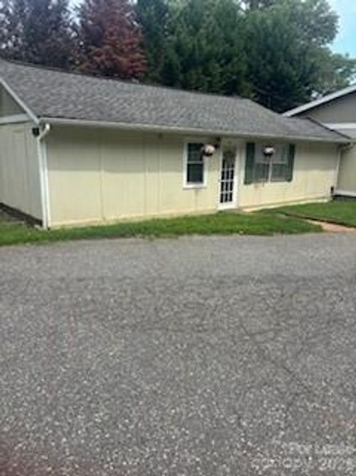 226-A Oakcrest Dr, Belmont, NC, 28012-7619 | Card Image