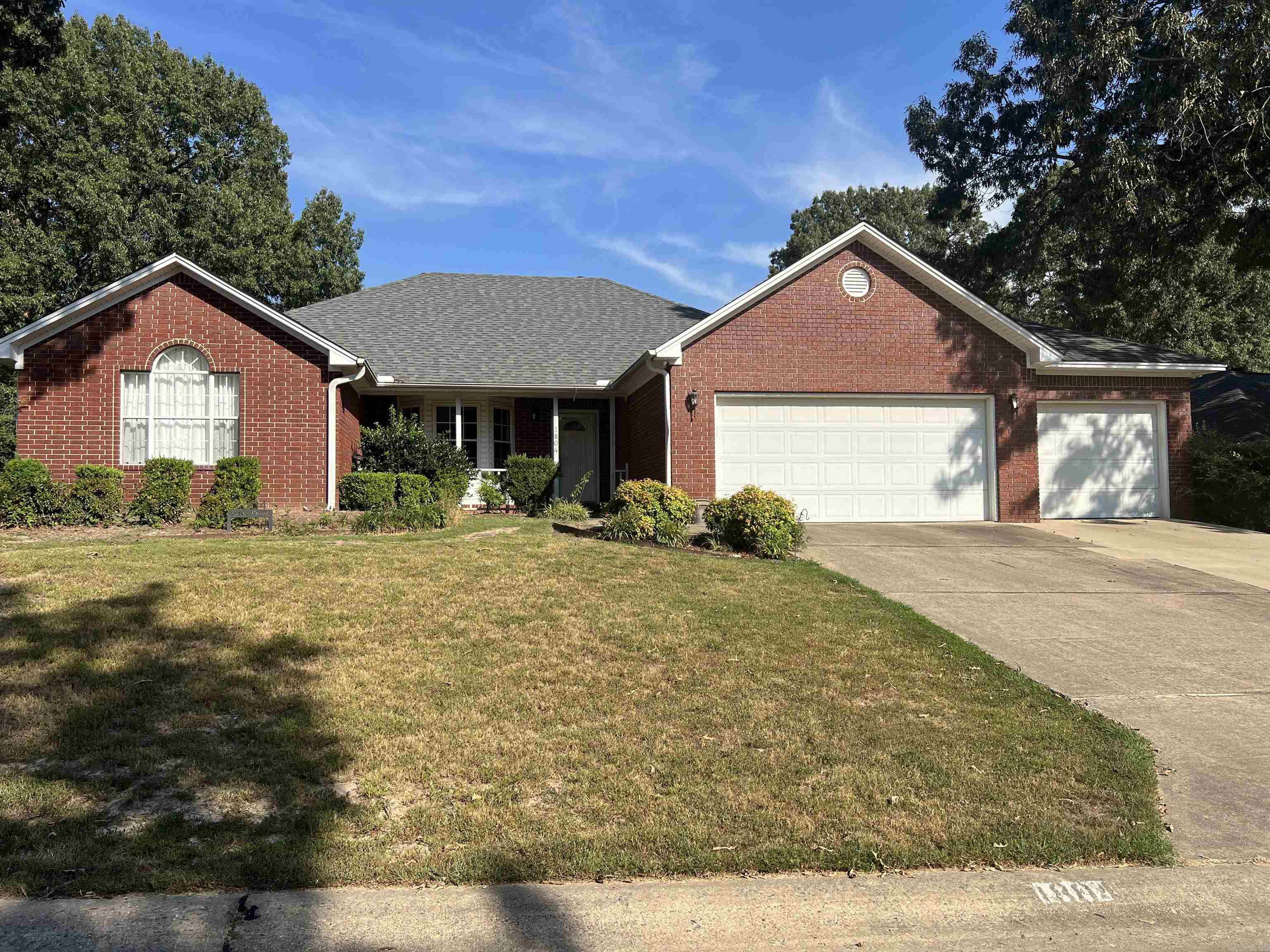 Dove Dr, Benton, AR 72015