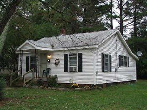 117 Pettus St, Chase City, VA, 23924-1549 | Card Image