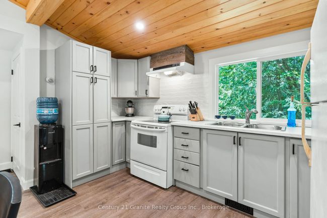 10979 Highway 118, House other with 3 bedrooms, 1 bathrooms and 8 parking in Algonquin Highlands ON | Image 10