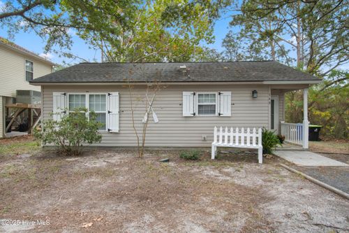 148 Nw 5th St, Oak Island, NC, 28465-6817 | Card Image