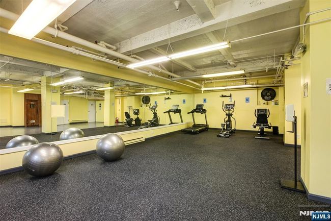 363-37 Mount Prospect, Condo with 3 bedrooms, 2 bathrooms and null parking in Newark NJ | Image 16