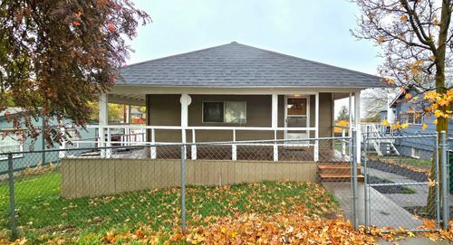 1335 Lakeview Ave, Klamath Falls, OR, 97601-6527 | Card Image