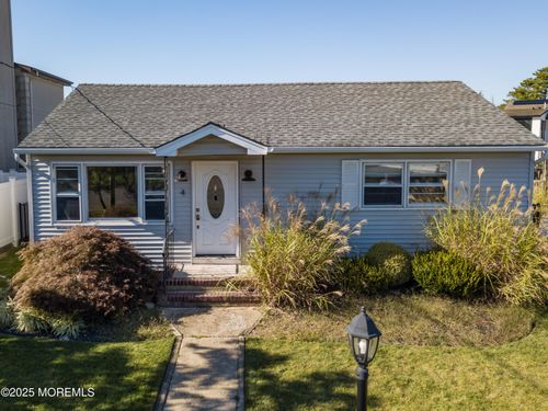 4 Jamaica Ave, Toms River, NJ, 08753-4732 | Card Image