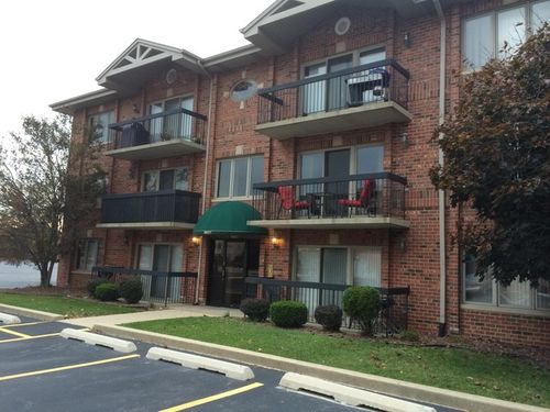 apt-2e-5627 107th St, Chicago Ridge, IL, 60415-3021 | Card Image