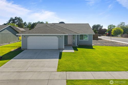 318 N Saratoga Way, Moses Lake, WA, 98837-5706 | Card Image
