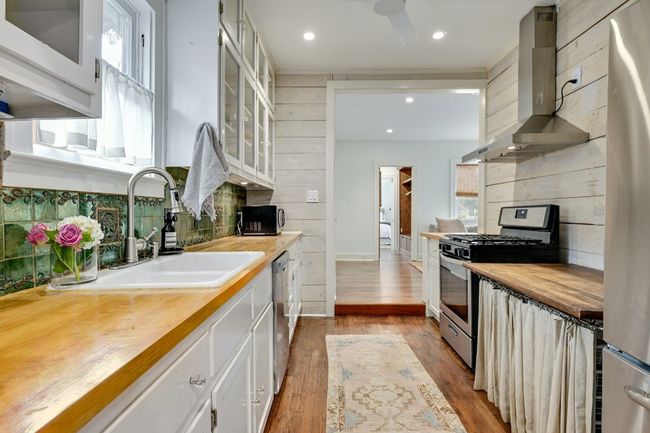 510 Academy Dr, House other with 3 bedrooms, 3 bathrooms and 2 parking in Austin TX | Image 8