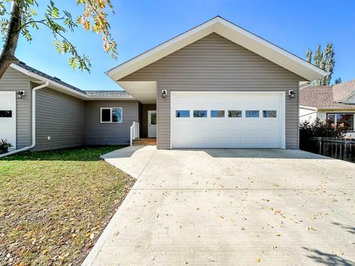 4912 B 53 Street, Stettler, AB, T0C2L0 | Card Image
