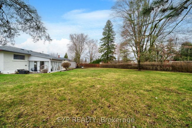 4652 Queensway Gdns, House other with 3 bedrooms, 2 bathrooms and 2 parking in Niagara Falls ON | Image 32