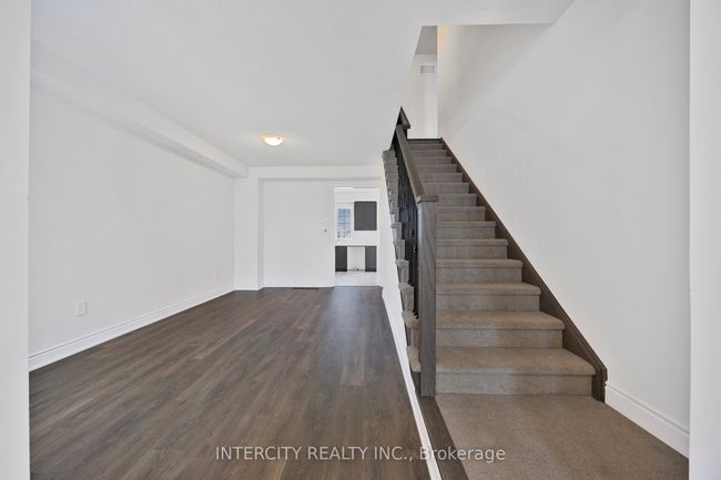 3 Avalon Dr, House attached with 3 bedrooms, 3 bathrooms and 1 parking in Wasaga Beach ON | Image 5