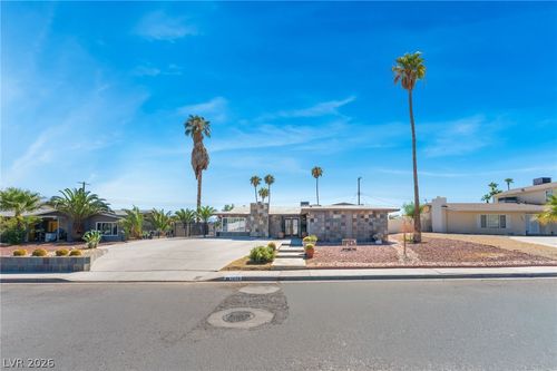 1679 Golden Arrow Dr, Las Vegas, NV, 89169-2568 | Card Image